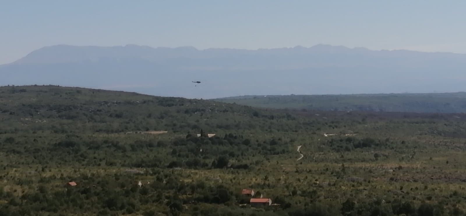 Helikopteri stigli i u Čitluk: Gase požar na području Blizanaca