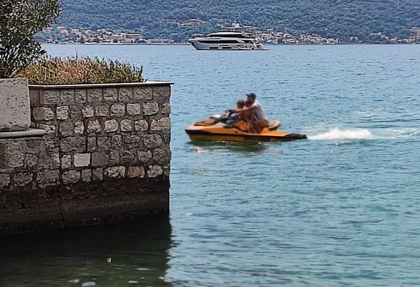 Uživa u Crnoj Gori: Đoković snimljen kako s djecom juri na skuteru