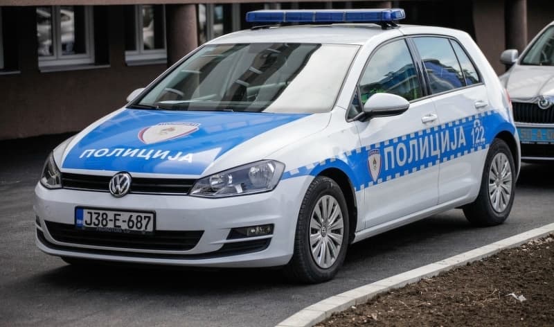 Na ogradi Osnovnog suda bojom u spreju nacrtao kukasti križ: Policija ga uhapsila