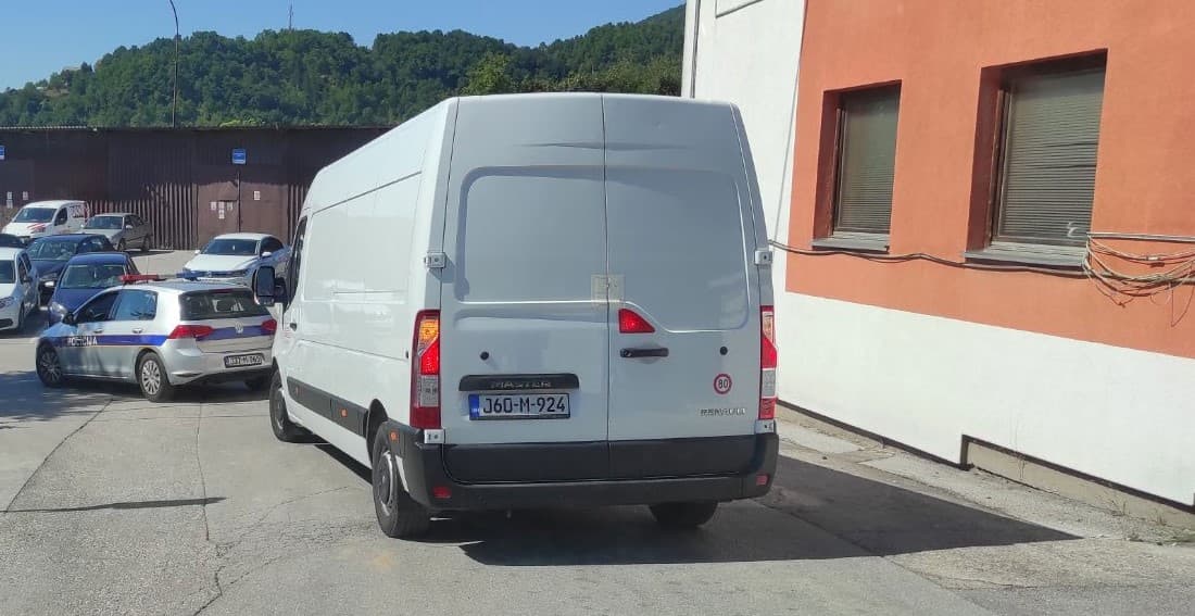 Paketi predati uz policijsku pratnju - Avaz