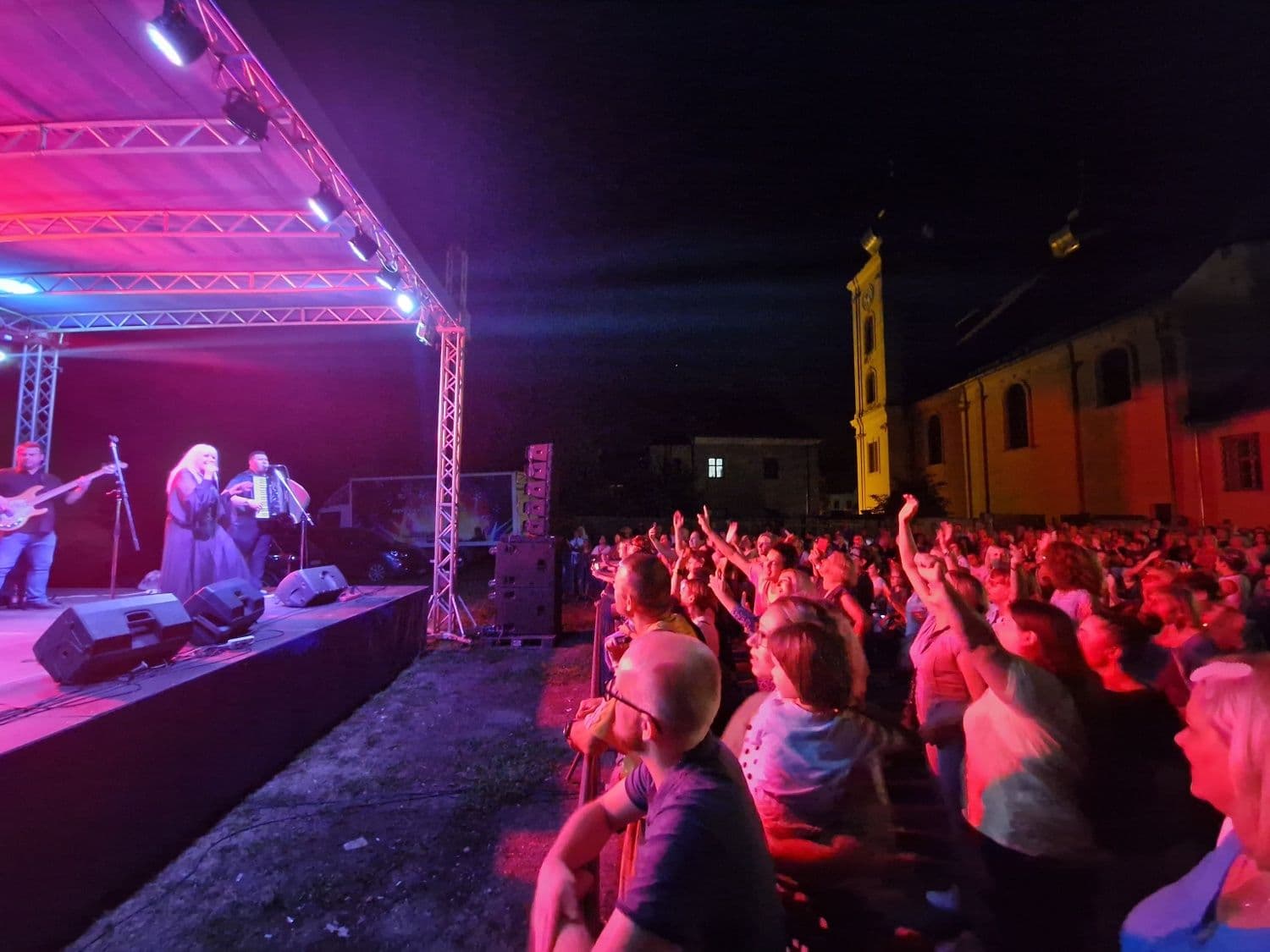 Hanka Paldum raspametila Osijek: Tri sata publiku držala na nogama