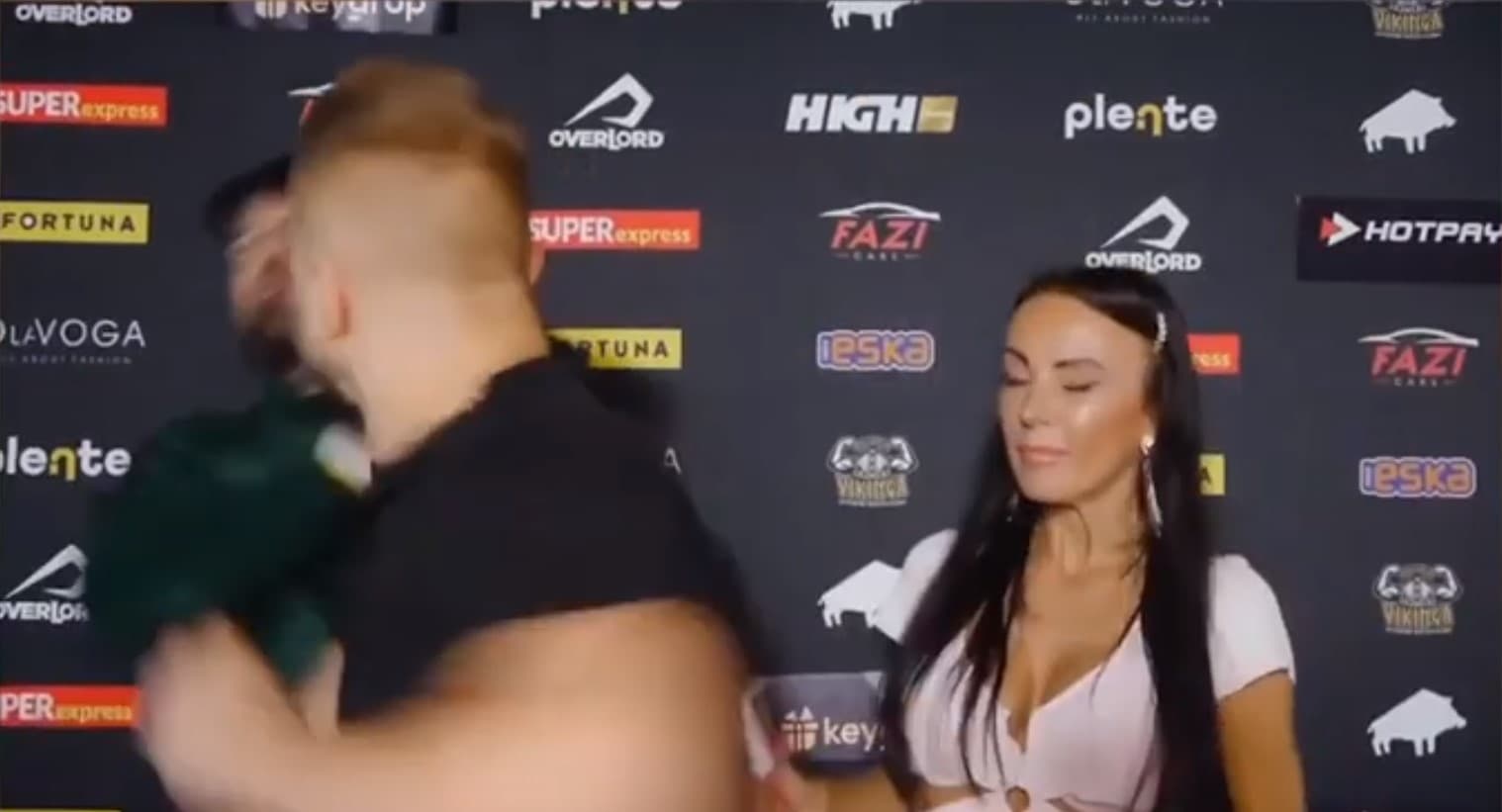 Pogledajte kako je MMA borac udario Jutjubera dok je davao intervju