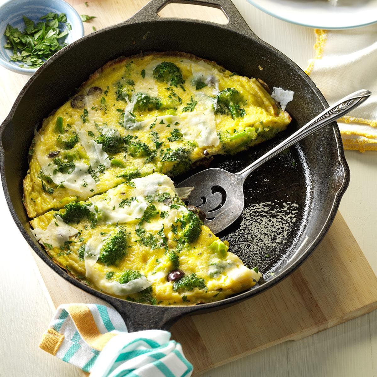 Omlet od brokule, salame i sira