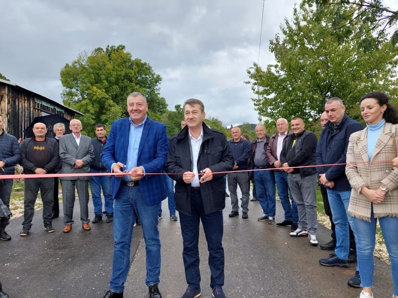 Međuentitetska saradnja: Općina Stari Grad i Istočni Stari Grad zajedno sanirali put kroz Gornje Biosko, građani se zahvalili
