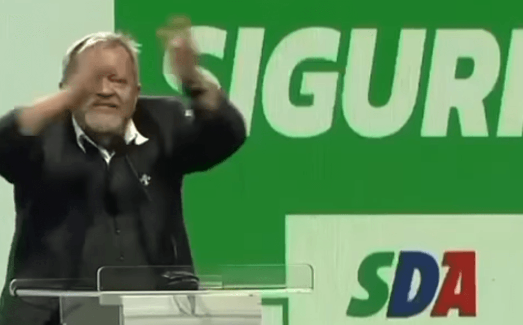 Emir Hadžihafizbegović podigao SDA-ovce na noge: “Bakire, Bakire, Bakire, SDA, SDA, SDA”