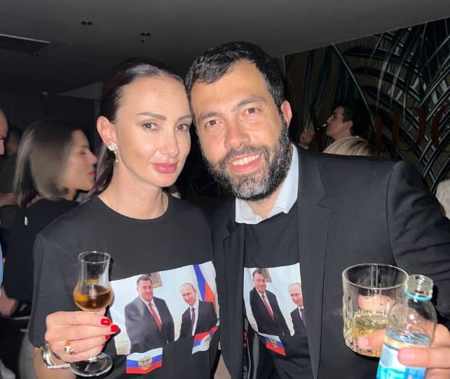 Igor i Gorica Dodik pratili rezultate u majicama na kojima su Putin i Dodik