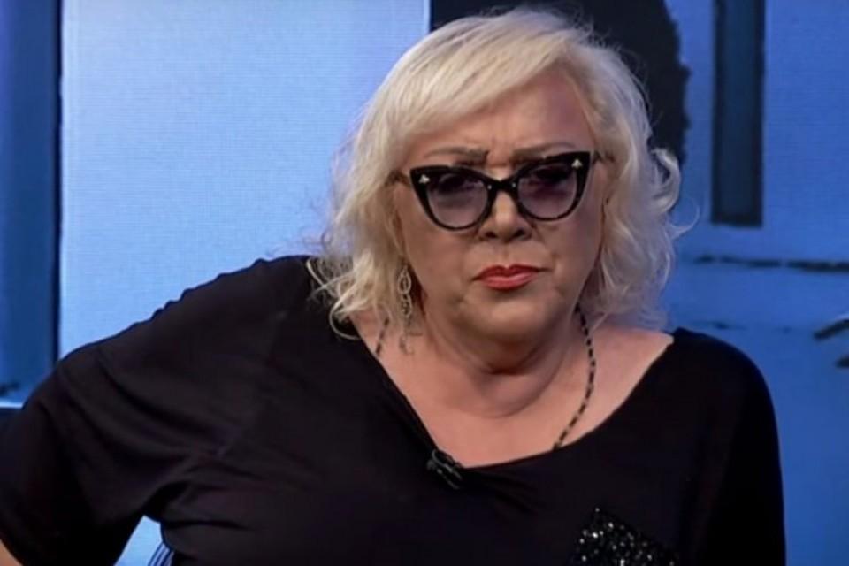 Pjevačica pobjegla od kuće i rodila sina u prvom srednje