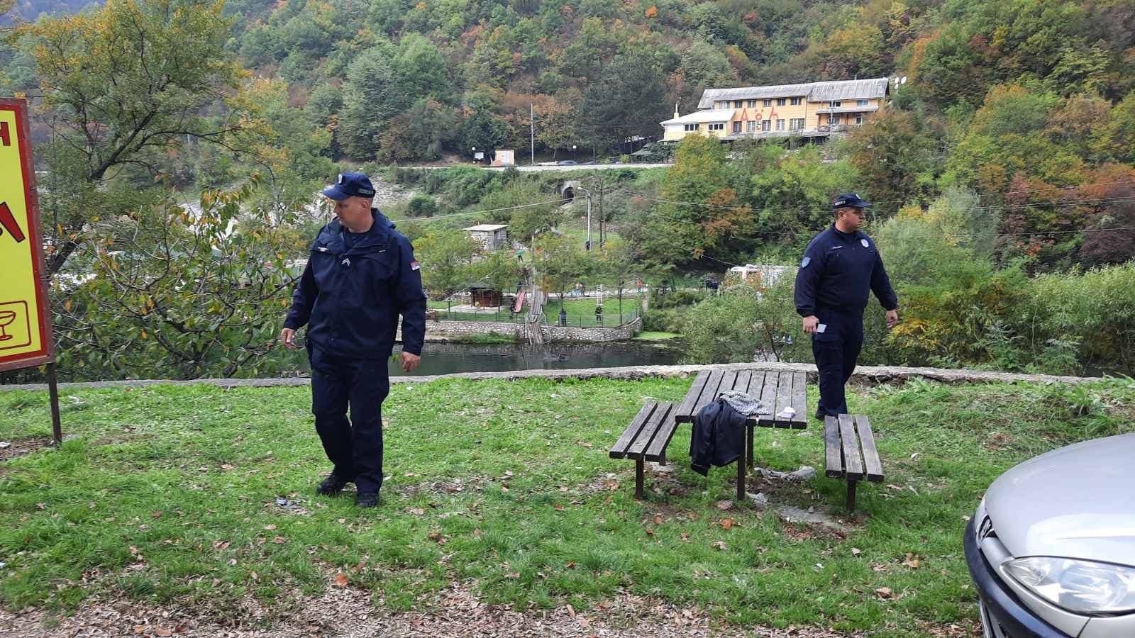 Sveštenik spašavao ženu koja je upala u Moravu: Vikao je "Pomagajte", putnica se uplela u žicu