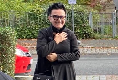 Da se naježiš: Anđeoski glas Amire Medunjanin se zaorio bh. konzulatom u Frankfurtu