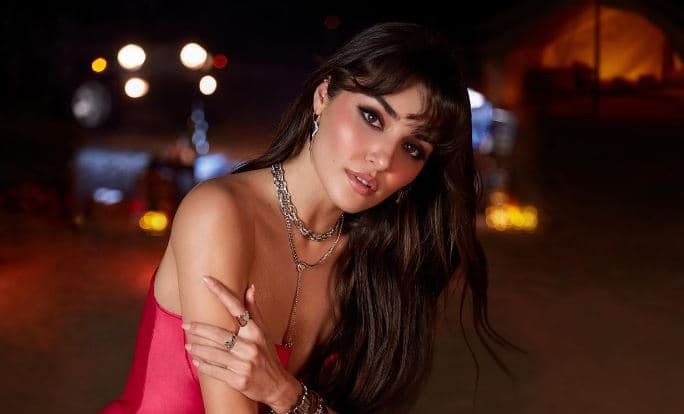 Lijepa Hande zablistala u modnoj kampanji, vitke noge u prvom planu