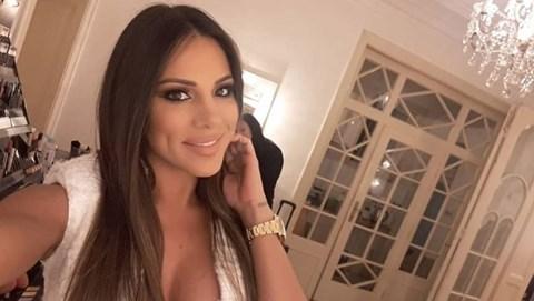 Pokazala nove silikonske grudi: Sandra Afrika se skinula usred emisije