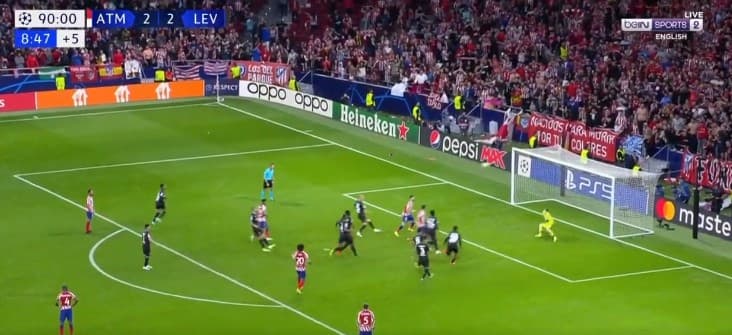 Nevjerovatna drama u Madridu: Sudija svirao kraj, pa vraćao igrače zbog penala i prečka Atletika u 98. minuti