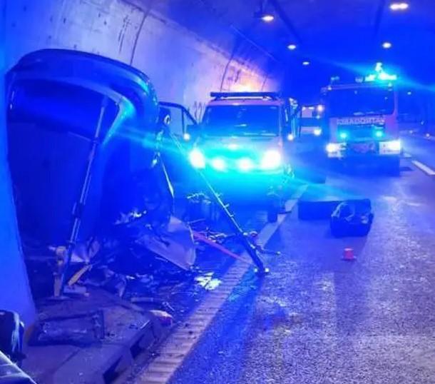 U tunelu Sveti Rok poginuo je muškarac (45): Vozio u zaustavnoj traci pa se zabio u zid