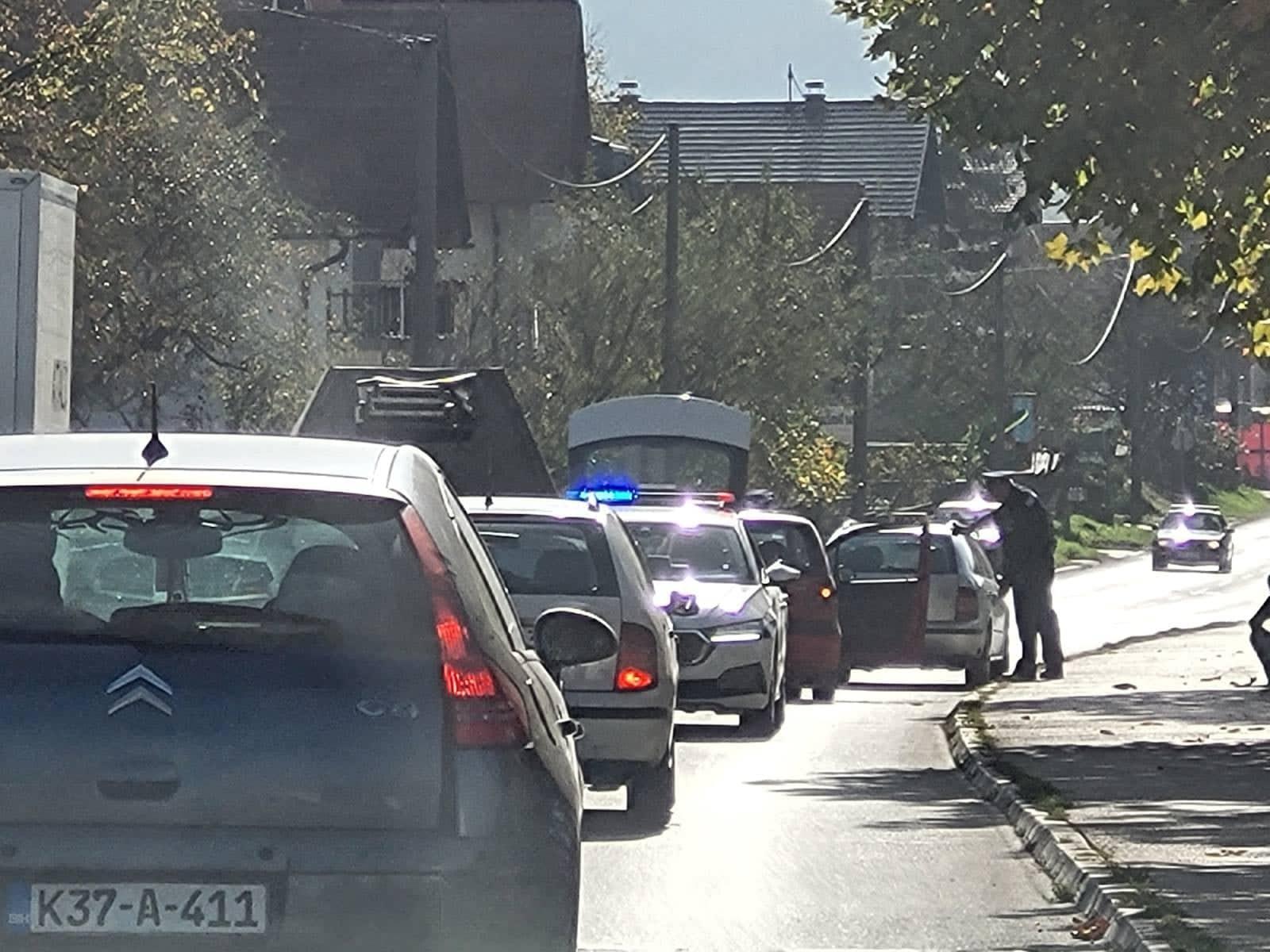 Saobraćajna nesreća u Tuzli: Učestvovala dva vozila, nastala gužva