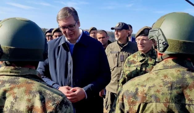 Vučić: Da li želite da neko špijunira naše kasarne i da zna koliko imamo granata, metaka, bombi