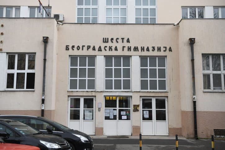 Na adresu beogradske škole stigla dojava o bombi: Uposlenici i učenici evakuirani