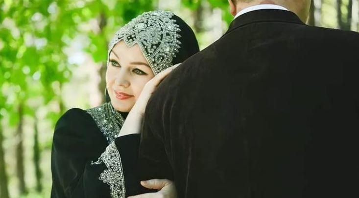 Raza o mužu: On je profesor islamskih nauka, kad plešem kaže mi pazi na štiklama da noge ne polomiš