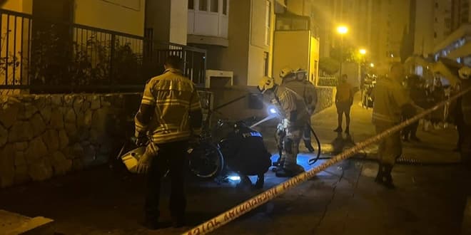 U Splitu izgorjela tri motora: Vatra oštetila staklo na stanu u blizini