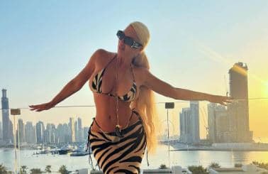 Jelena Karleuša u atraktivnom izdanju iz Dubaija pružila podršku reprezentaciji Srbije uoči utakmice sa Brazilom