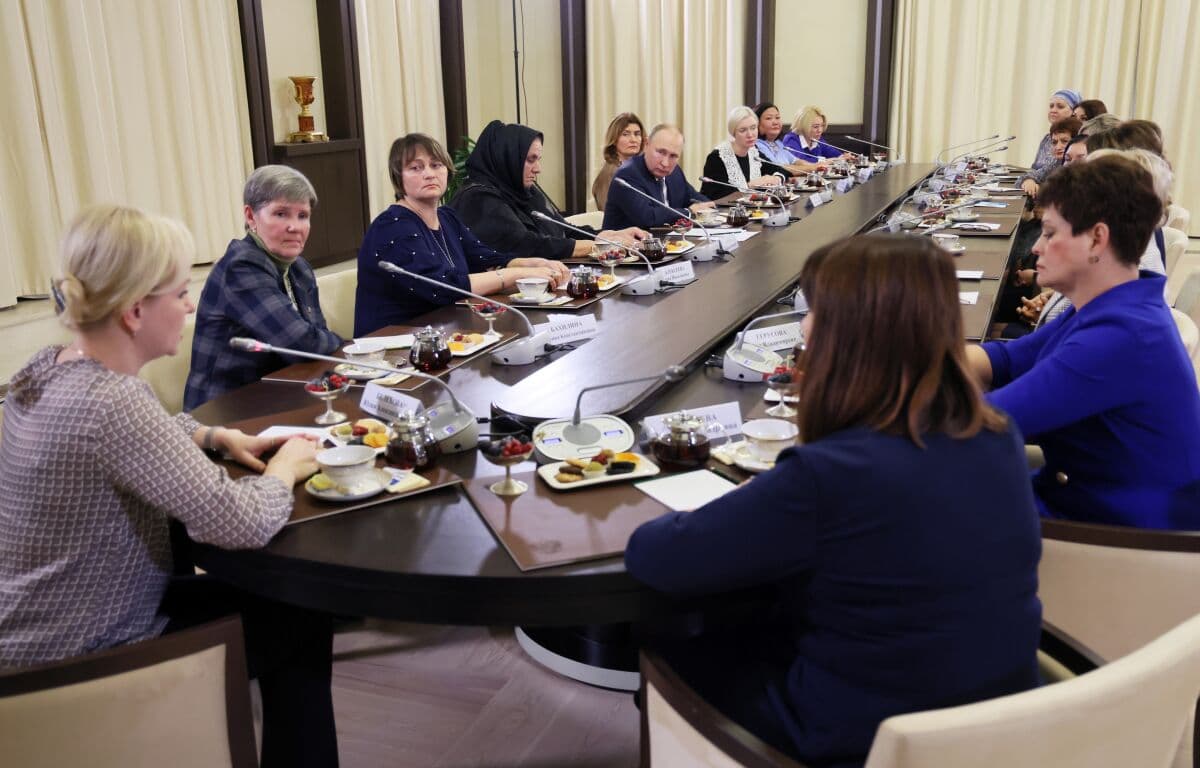 Putin se sastao s majkama ruskih vojnika: Neki ljudi umiru od votke, a vaš sin je zaista živio i postigao svoj cilj, nije umro uzalud