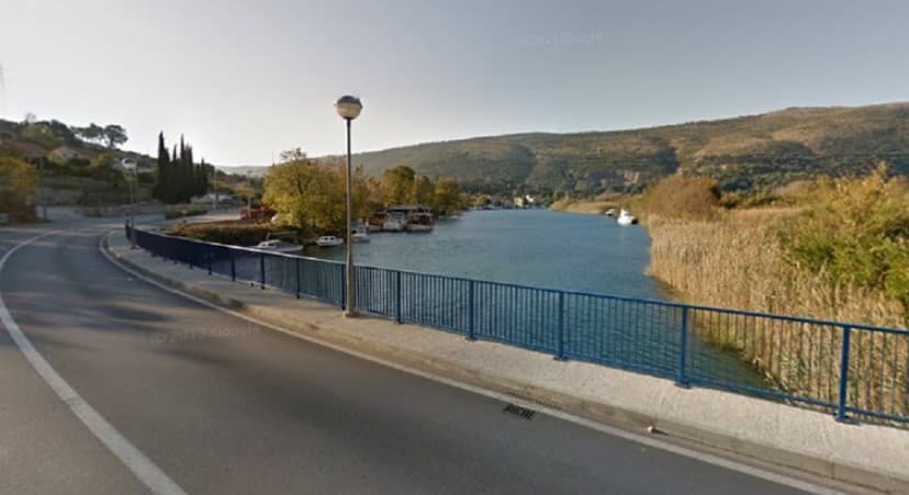 Motociklist sletio u rijeku kod Dubrovnika