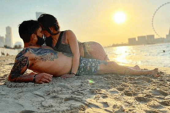 Darko Lazić uživa sa djevojkom u Dubaiju: Vrelom pozom sa plaže zapalili društvene mreže