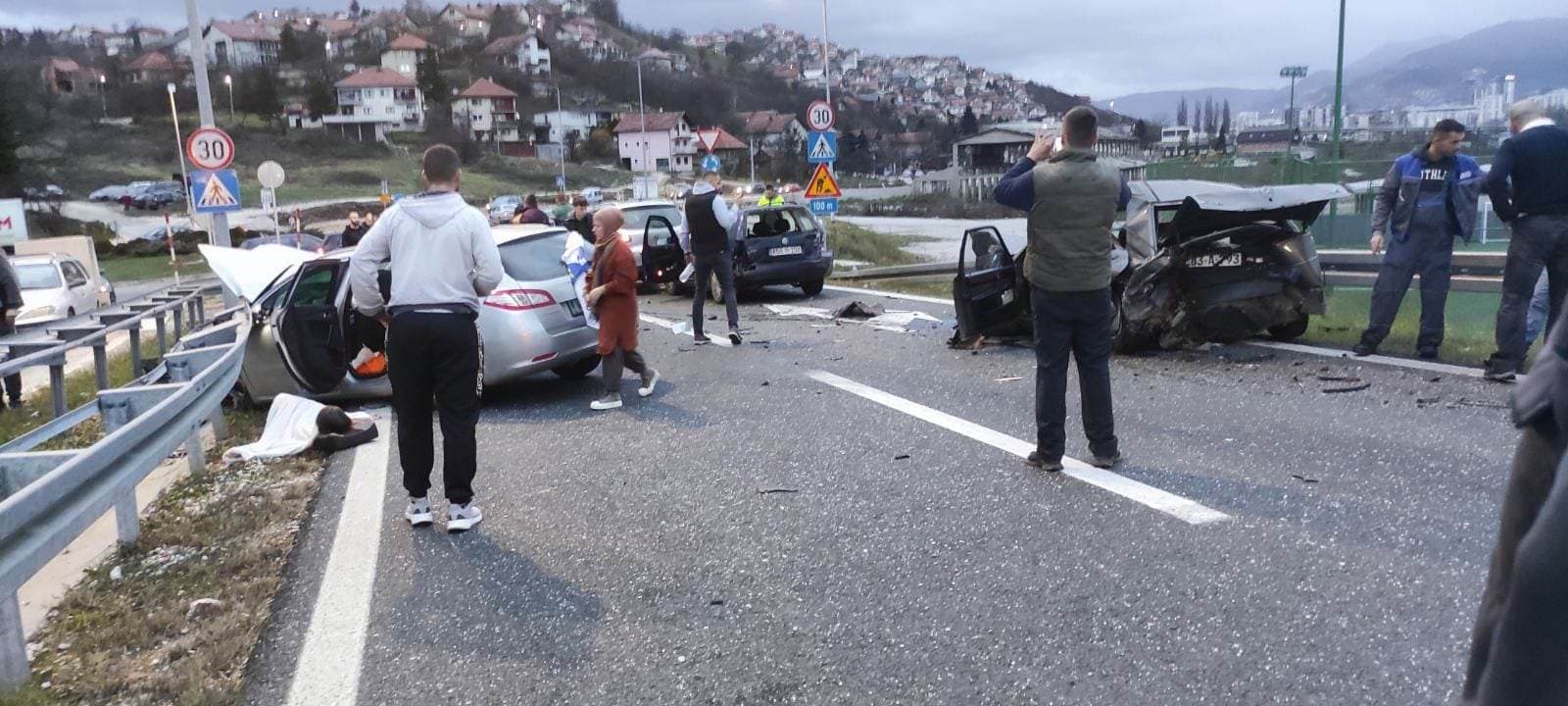 Krš i lom u Sarajevu: U sudaru učestvovalo čak pet automobila, ima povrijeđenih