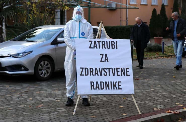 Zdravstveni radnici danas izlaze pred Vladu HNK: Masovni protesti zbog neisplaćenih 1.080 KM