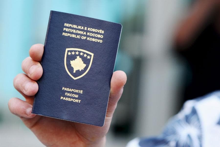 Građani Kosova mogu bez vize u EU, srbijanski mediji negoduju