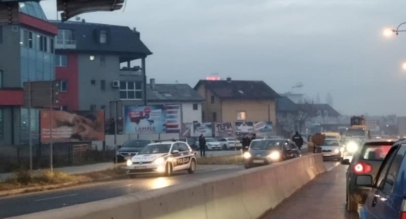 Još jedna nesreća u Sarajevu: Na Stupu se sudarila tri vozila, saobraća se jednom trakom