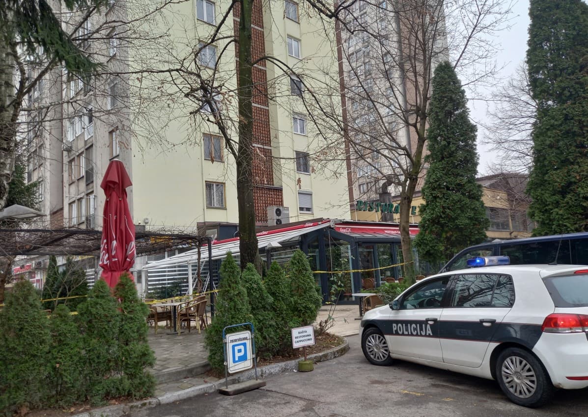 Na Grbavici žena pala sa 12. sprata na kafić: Preminula na licu mjesta