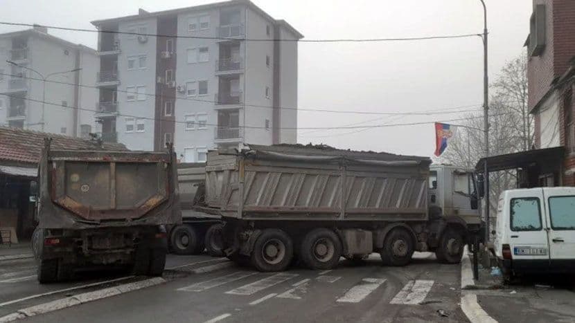 Srbi digli novu barikadu na Kosovu: Traže da im se ispune zahtjevi