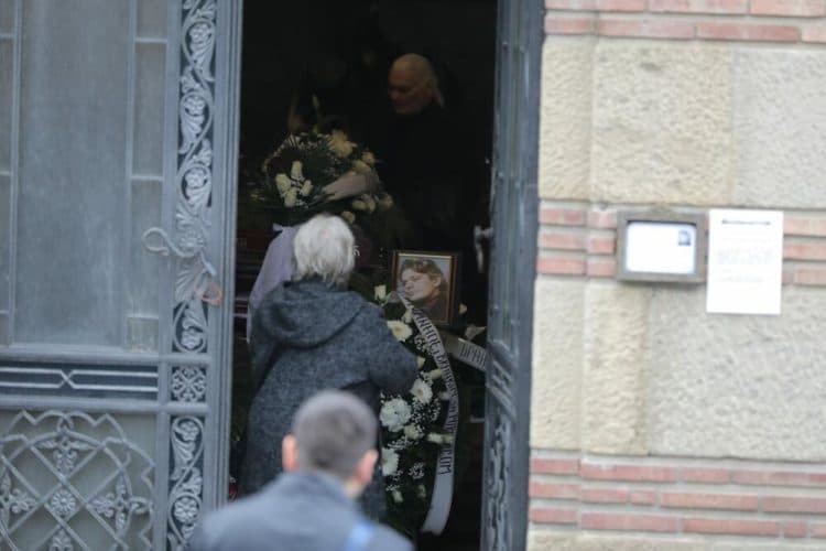 Potresne scene: Futa miluje umrlicu svog pokojnog sina