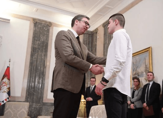 Vučić primio u posjetu Nikolu Nedeljkovića, koji je proveo šest mjeseci u zatvoru na Kosovu