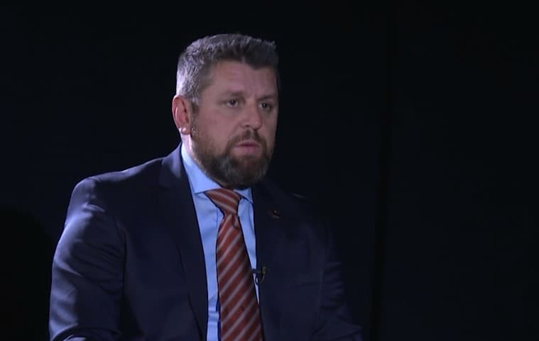 Duraković: Niko se ne bori za državu, svi se bore ko će biti u vlasti, a Dodiku pružaju ruku i kriju se po kafanama
