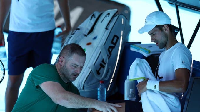 Đoković zabrinuo fanove uoči Australijan opena: Zbog povrede napustio trening meč