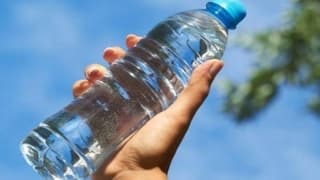 Možemo li brže izgubiti kilograme ako pijemo više vode: Evo šta je pokazala nova studija (prazan red)