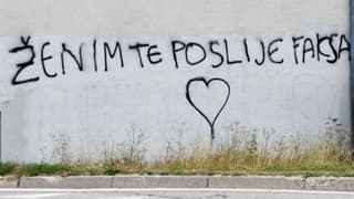 Romantična poruka osvanula na zgradi u Bosni i Hercegovini