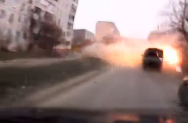 VIDEO Proruski separatisti granatirali Mariupol: Rakete pogađale automobile