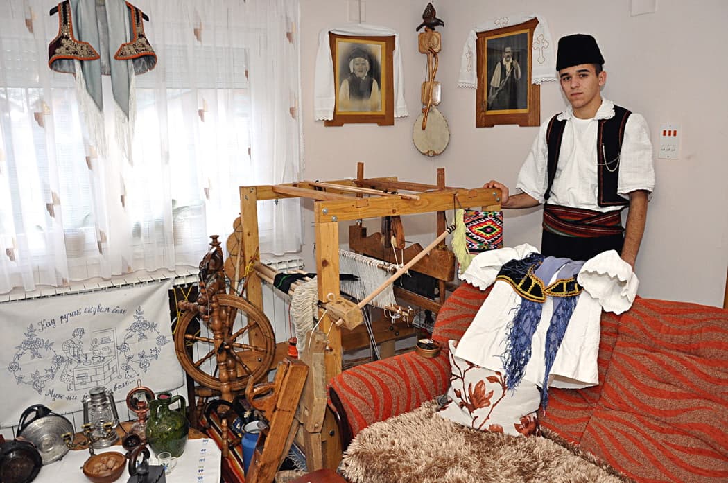 Tkanje je prije tri godine naučio od bake - Avaz