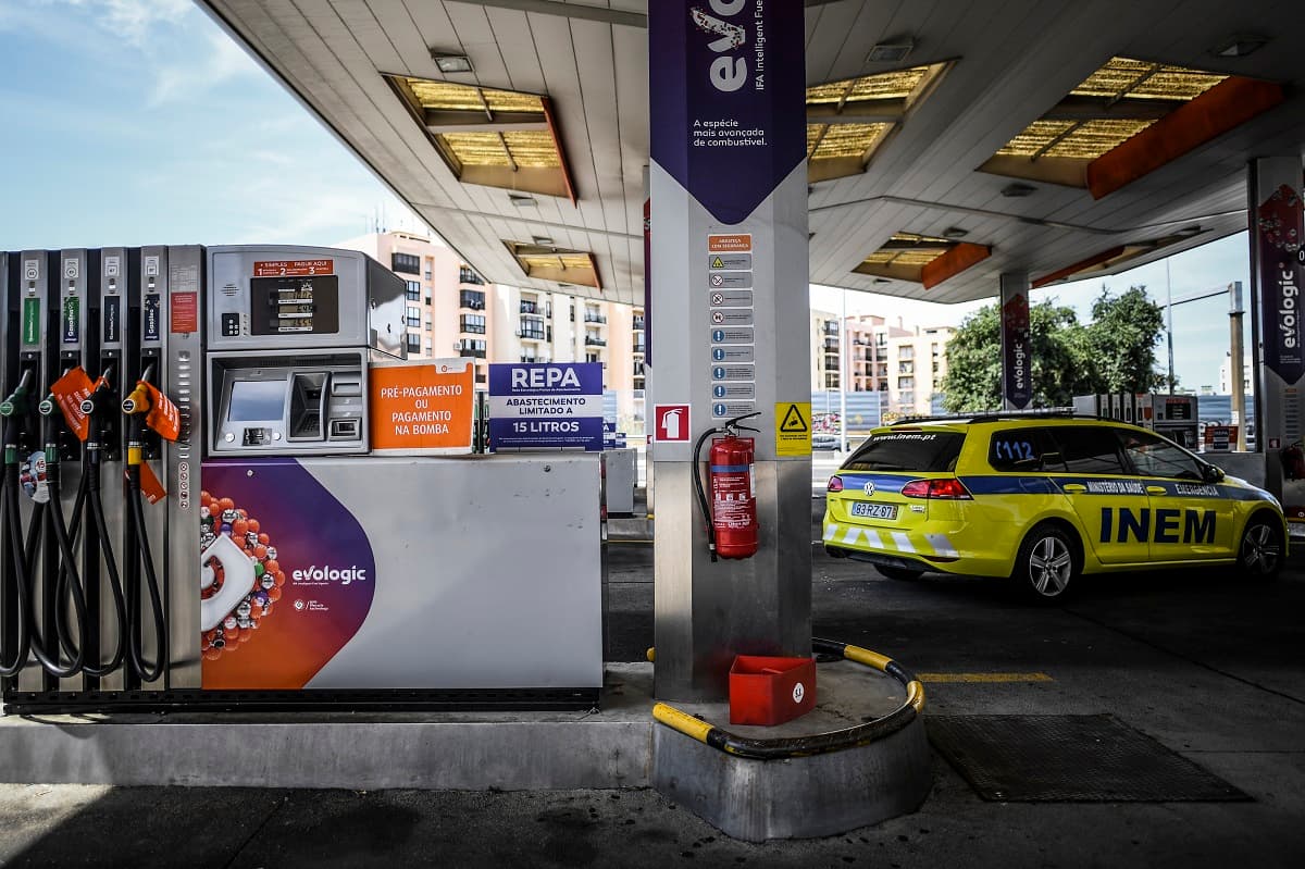 Oganično sipanje benzina - Avaz