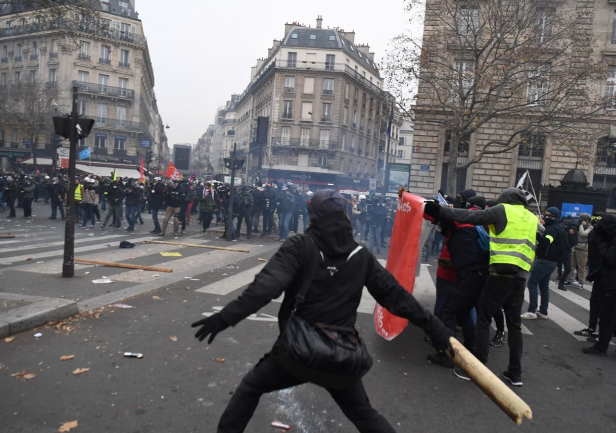 Sukob demonstranata i policije - Avaz