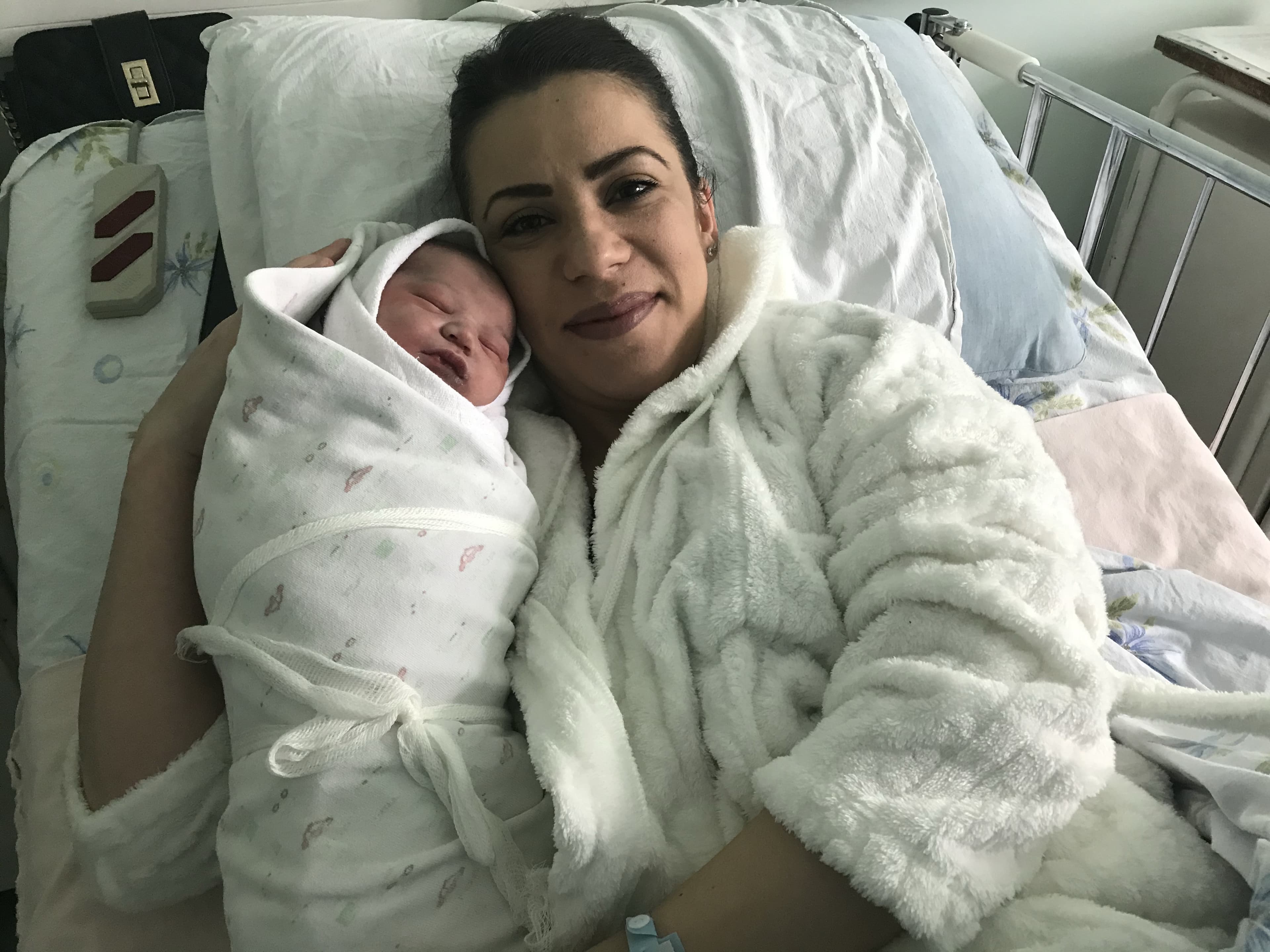 Amela Delalić s bebom: Nakon pet godina braka rodila dječaka - Avaz
