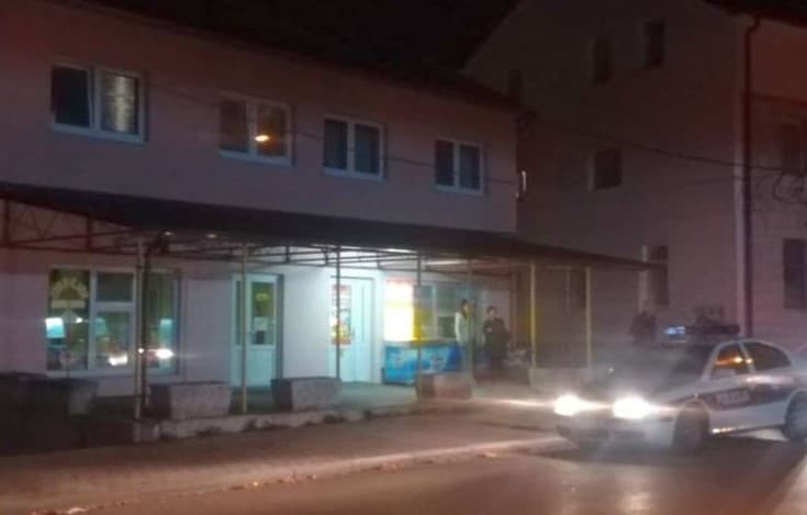 Jedna od opljačkanih trgovina - Avaz