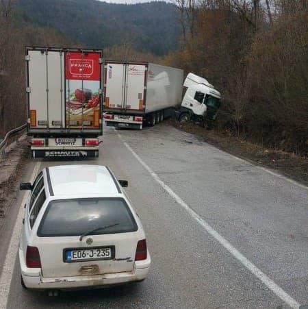 Sa mjesta nesreće - Avaz