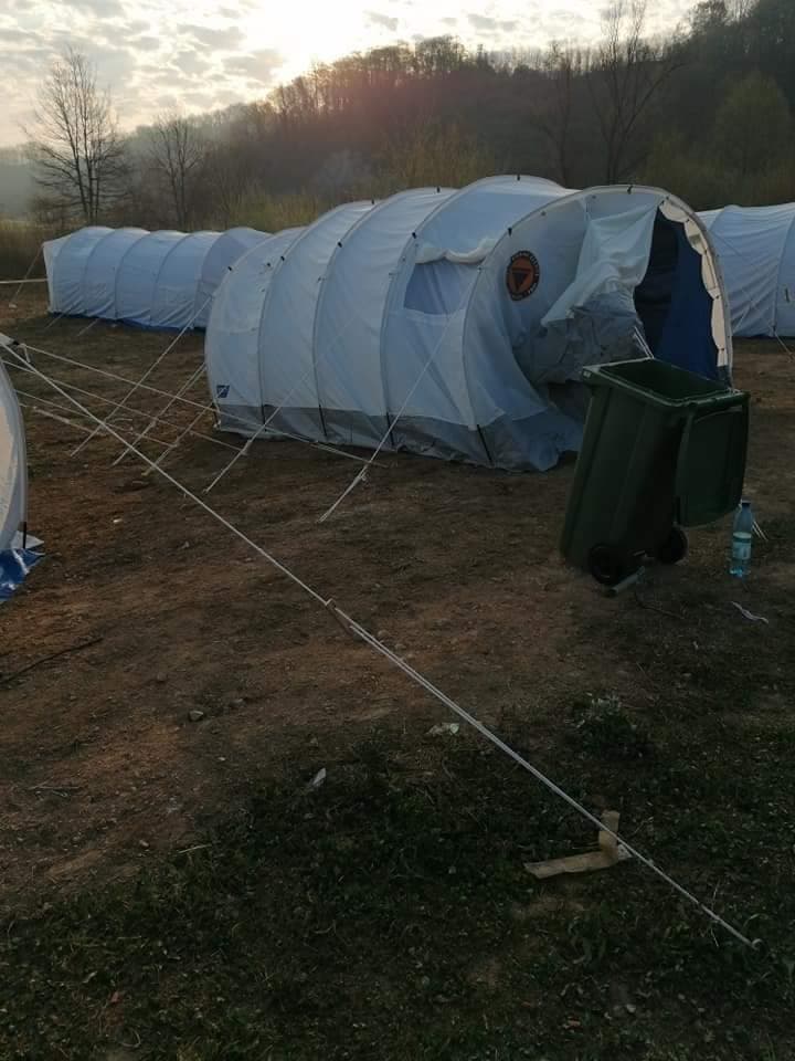 Izgorjeli trijažni šatori - Avaz
