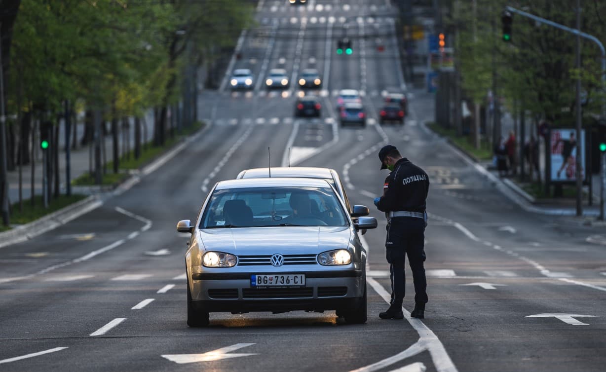 Policijska kontrola na ulicama glavnog grada Srbije Beograda - Avaz
