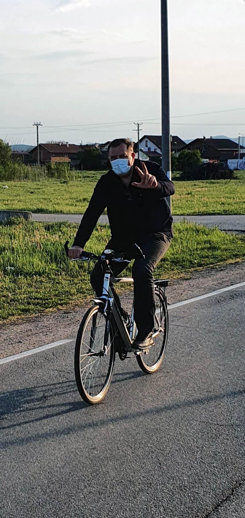 Milorad Dodik u vožnji biciklom - Avaz
