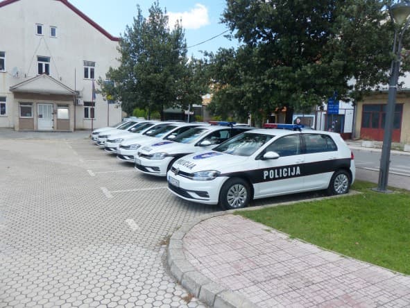 MUP ZHK: Automobil prevezen u sabirni centar za vozila - Avaz