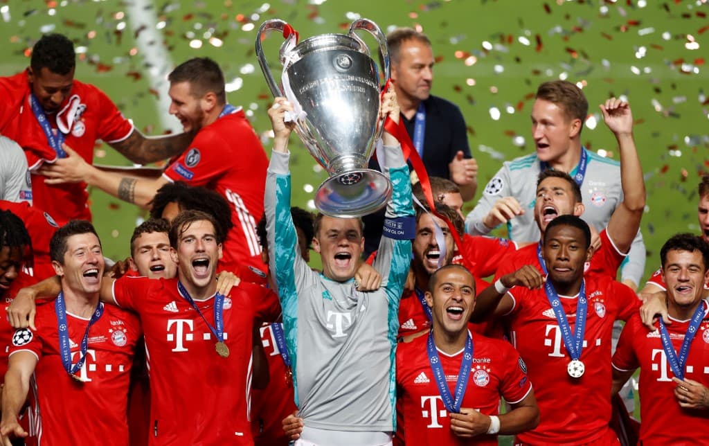Nojer podiže trofej - Avaz